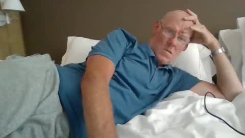 kevlooking4sez online show from October 2025 03:58:01 PM