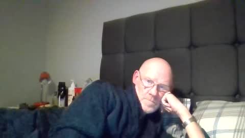 kevlooking4sez online show from November 2025 12:35:02 AM