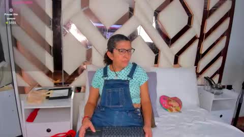 Keila Milf online show from December 2025 03:04:02 AM