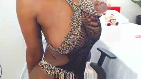 Sandy Saenz online show from November 2025 11:26:01 PM