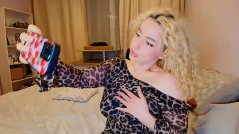 Snapshot of khaleesi_sy chatting on April 2026 05:17:01 PM Khaleesi online show from April 2026 05:17:01 PM