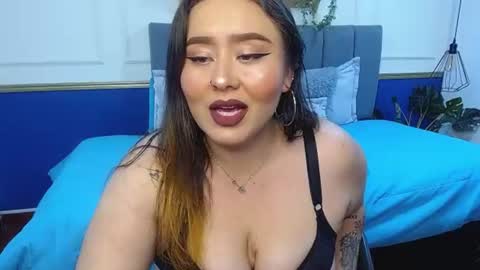 Snapshot of khalia_ chatting on June 2026 05:00:01 PM K H A I L A online show from June 2026 05:00:01 PM