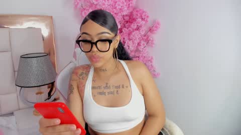 Khelany Isyy  online show from February 2025 01:00:01 AM