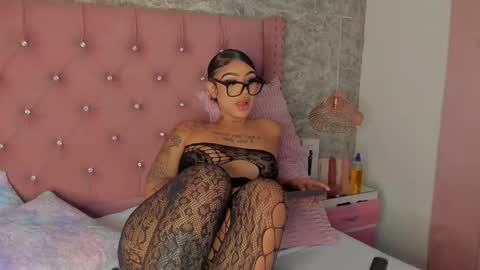 Khelany Isyy  online show from October 2025 02:43:02 PM