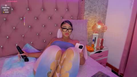 Khelany Isyy  online show from November 2025 02:39:01 PM