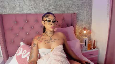 Snapshot of khelany_isyy chatting on February 2026 01:56:02 PM Khelany Isyy online show from February 2026 01:56:02 PM