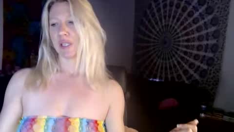 Snapshot of khwildnnout chatting on April 2026 12:39:01 PM KELLYWILDNNOUT online show from April 2026 12:39:01 PM