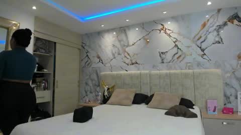    N         M online show from November 2025 11:38:02 AM