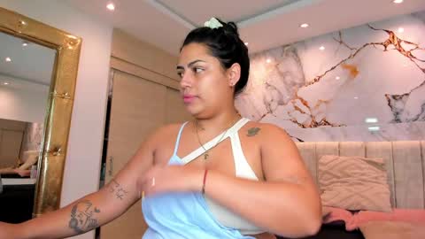 Snapshot of kiana_cream chatting on April 2026 11:53:01 AM N M online show from April 2026 11:53:01 AM