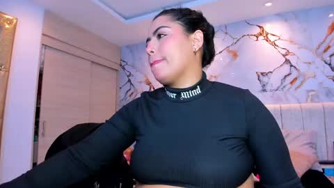 Snapshot of kiana_cream chatting on May 2026 02:07:02 AM N M online show from May 2026 02:07:02 AM