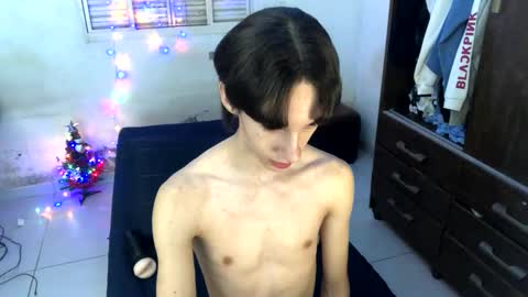 Snapshot of kiantwink chatting on December 2024 10:14:02 PM kiantwink online show from December 2024 10:14:02 PM