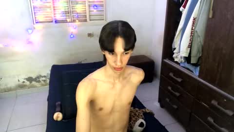 Snapshot of kiantwink chatting on January 2025 06:16:01 AM kiantwink online show from January 2025 06:16:01 AM