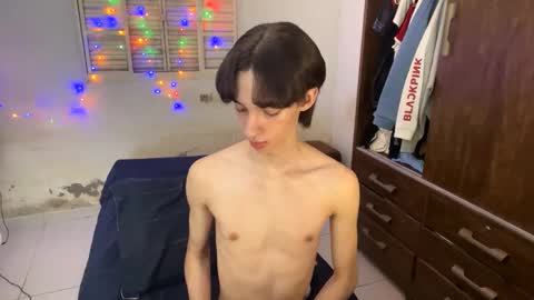 Snapshot of kiantwink chatting on January 2025 03:45:02 AM kiantwink online show from January 2025 03:45:02 AM