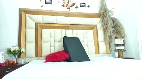 Kiara... online show from April 2026 12:52:02 PM