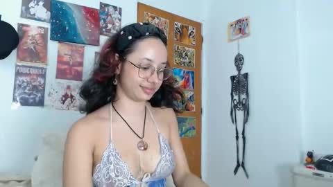 kiaralenon online show from November 2025 12:33:01 AM