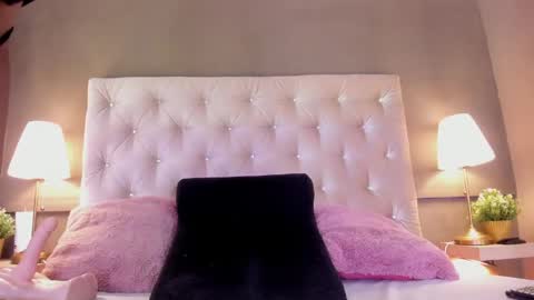 KIARA  online show from April 2026 11:29:02 PM