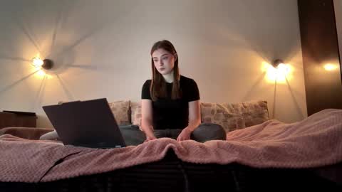 Ola my name is Lissa  Lets hit 10 Thumbs Up together   online show from March 2026 12:34:01 PM