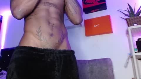 Snapshot of kiing_black chatting on February 2025 10:58:01 PM Kiing Black online show from February 2025 10:58:01 PM