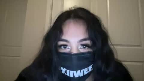 Snapshot of kiiwee chatting on October 2025 01:30:01 AM KIIWEE online show from October 2025 01:30:01 AM