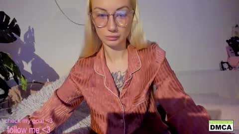 Kiki online show from September 2025 07:40:02 PM