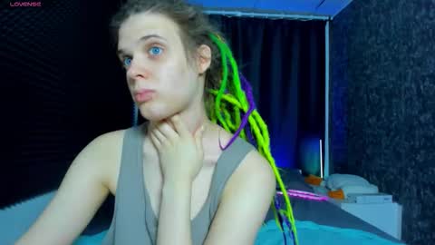 Snapshot of kiki_krash chatting on January 2026 10:19:02 AM Kiki online show from January 2026 10:19:02 AM