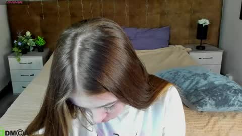 Snapshot of kiki_shanel chatting on April 2026 02:27:02 AM Kiki online show from April 2026 02:27:02 AM