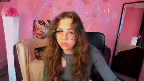 Snapshot of kiki_swan chatting on April 2026 05:49:02 AM kiki_swan online show from April 2026 05:49:02 AM