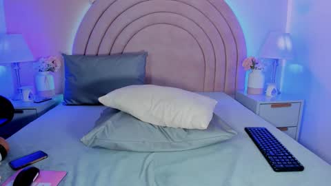 KI KI online show from October 2025 08:03:02 PM