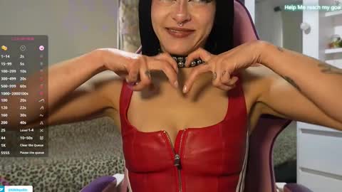 kiki online show from November 2025 07:03:01 PM