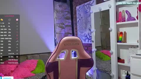 kiki online show from December 2025 07:53:02 PM