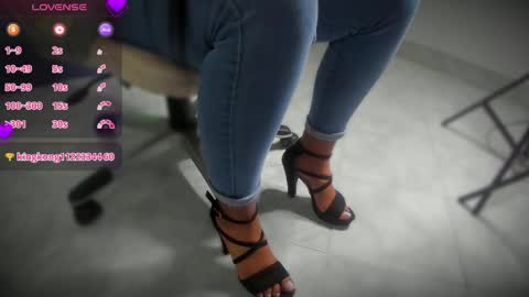 Snapshot of killaa01 chatting on February 2025 01:19:01 AM Alejandra online show from February 2025 01:19:01 AM