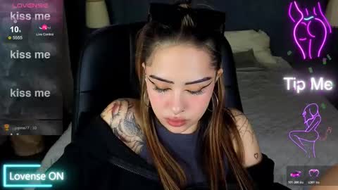 Kim online show from November 2025 10:01:02 PM