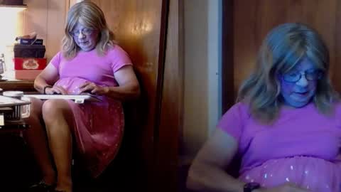 kim crossdresser     no nude room and clean chat only. online show from November 2025 03:33:02 PM