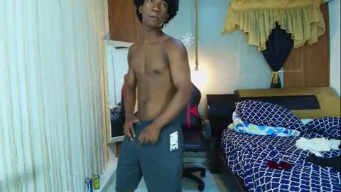 Snapshot of kim_curly_ chatting on February 2026 04:36:02 PM KIM online show from February 2026 04:36:02 PM