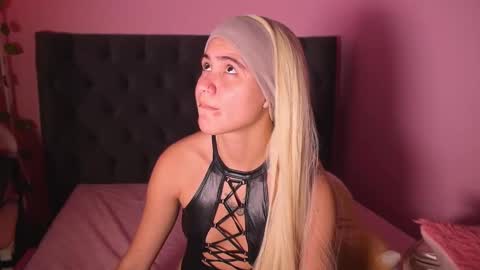 ISABELLA 3 online show from September 2025 10:20:01 AM