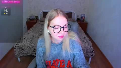 Snapshot of kim_girl_next_door chatting on January 2026 09:57:01 AM KIM online show from January 2026 09:57:01 AM