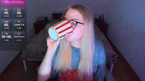 Snapshot of kim_girl_next_door chatting on February 2026 10:29:02 AM KIM online show from February 2026 10:29:02 AM