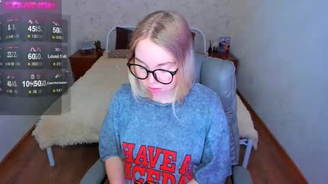 Snapshot of kim_girl_next_door chatting on March 2026 12:45:02 PM KIM online show from March 2026 12:45:02 PM