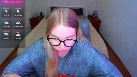 Snapshot of kim_girl_next_door chatting on March 2026 01:17:02 PM KIM online show from March 2026 01:17:02 PM