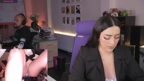 Kimberly 1200-1900 GMT-5 online show from April 2026 09:31:02 PM