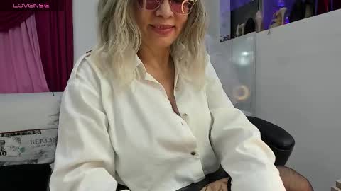 Kimberly online show from November 2025 01:11:01 PM