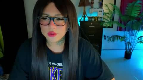 Kimberly Polizzi     online show from November 2025 04:15:02 AM