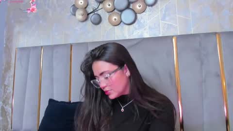  KIM  online show from February 2025 02:42:01 AM