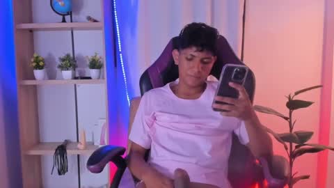 Snapshot of kimerico_04 chatting on February 2025 01:45:02 AM ISAAC online show from February 2025 01:45:02 AM