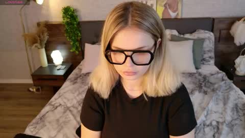 KimEvanss online show from May 2026 05:47:02 AM