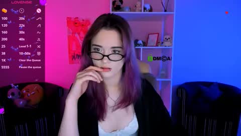 kimi_glow online show from September 2025 07:04:01 PM