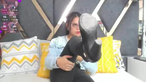 Kimy online show from November 2025 01:54:02 PM