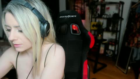 Wolfs Girl online show from March 2025 08:10:01 PM