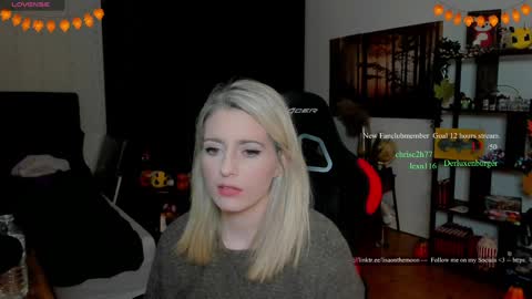 Wolfs Girl online show from November 2025 07:24:02 PM