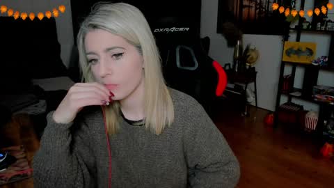 Wolfs Girl online show from November 2025 06:41:02 PM